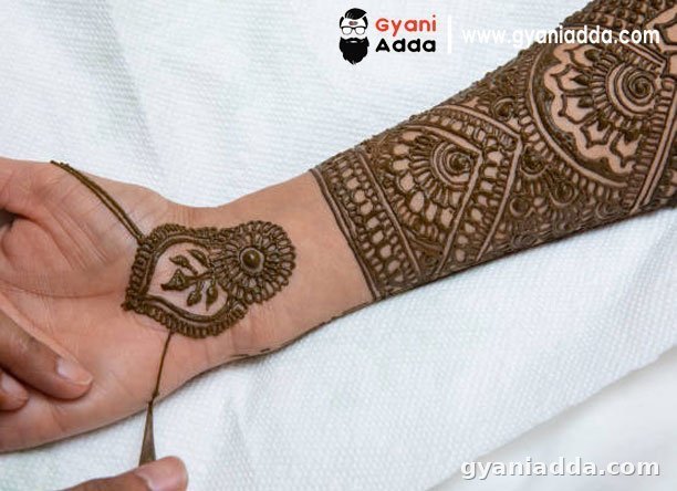 beautiful karwa chauth mehndi design