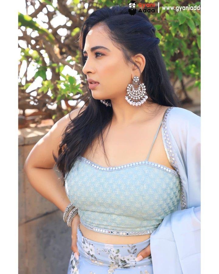 Srushti Dange sexy look
