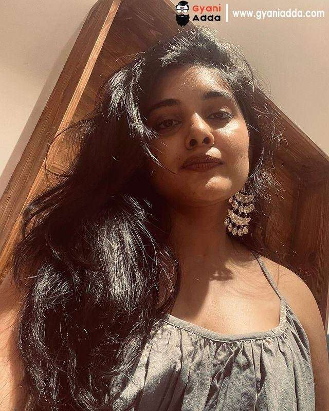 nivetha thomas images