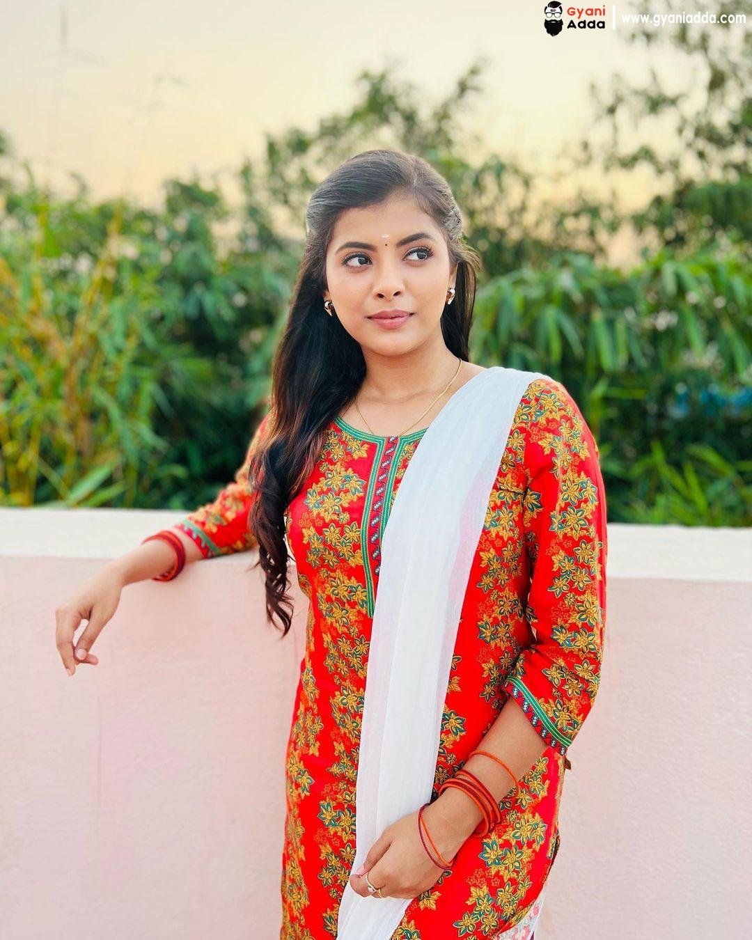 Srushti Dange Height, Affairs, Bio, Net Worth, Age and More 11 sandhya-ramachandran-red-image